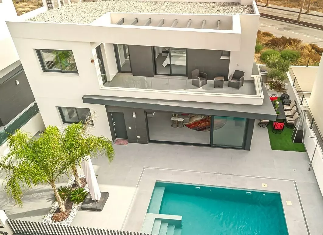 4-bedroom Villa In Algorfa, Spain (123 M²)