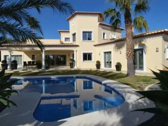 4-bedroom Villa In Alicante, Spain (464 M²)