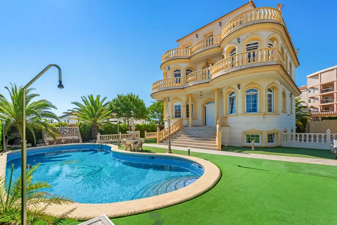 6-bedroom Villa In Orihuela Costa, Spain (760 M²)