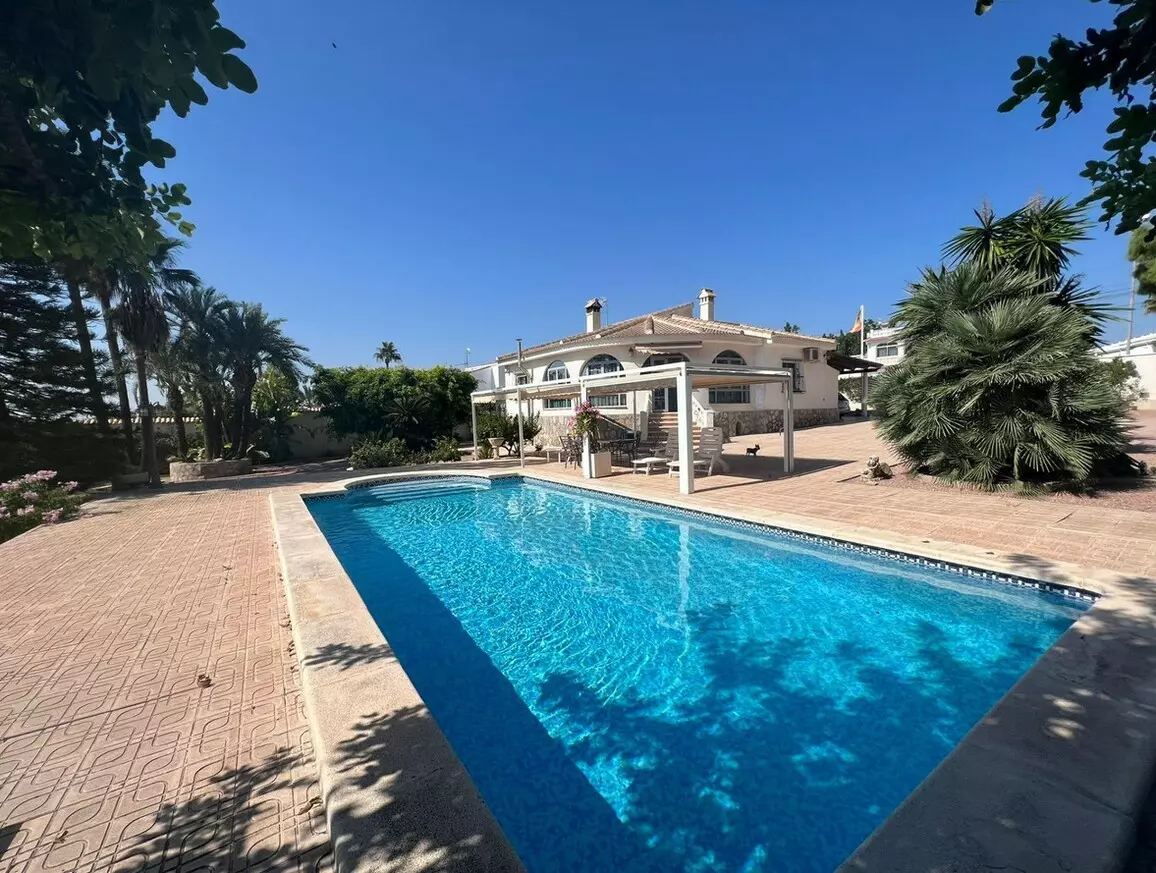 3-bedroom Villa In Rojales, Spain (236 M²)