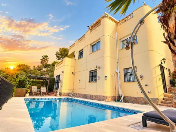 5-bedroom Villa In Orihuela Costa, Spain (214 M²)