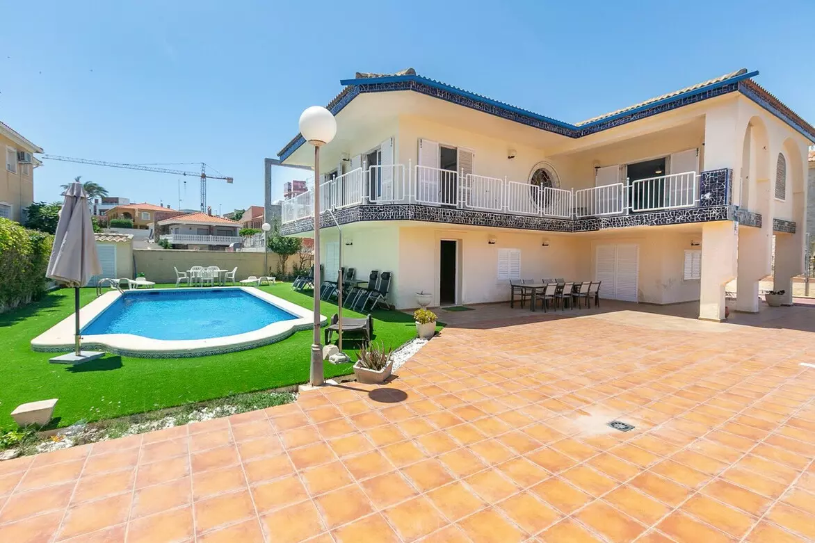 5-bedroom Villa In Orihuela Costa, Spain (293 M²)