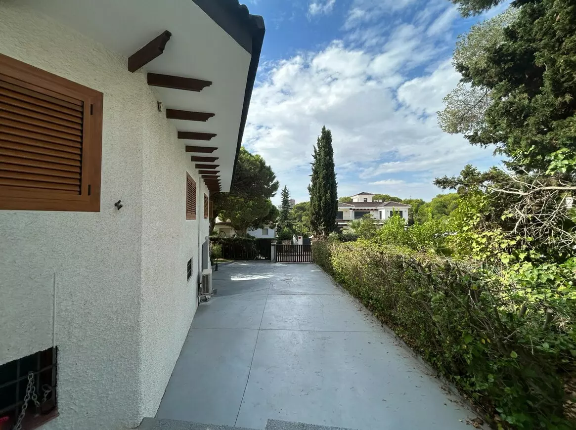 7-bedroom Villa In Orihuela Costa, Spain (450 M²)