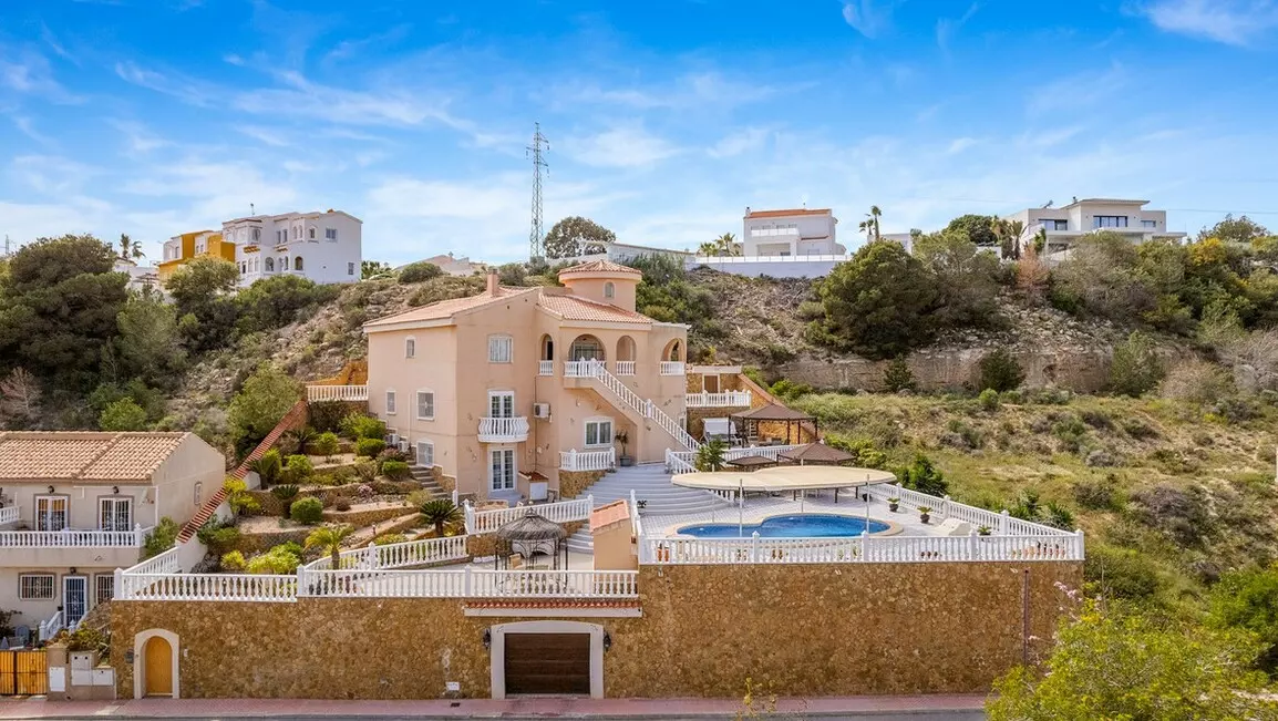 7-bedroom Villa In Rojales, Spain (179 M²)