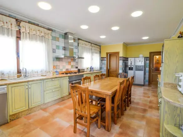 5-bedroom Villa In Orihuela, Spain (270 M²)