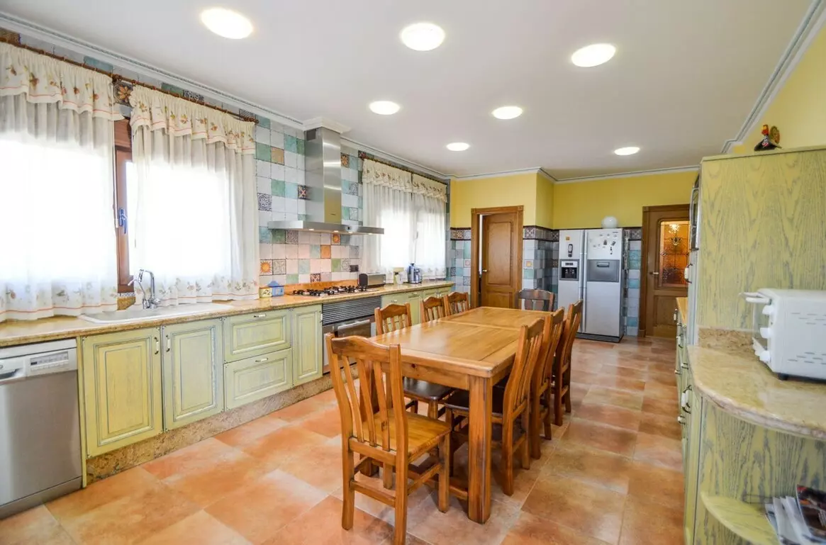 5-bedroom Villa In Orihuela, Spain (270 M²)