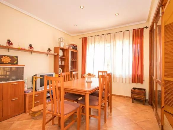 3-bedroom Villa In Torrevieja, Spain (167 M²)