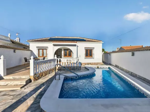 3-bedroom Villa In Torrevieja, Spain (123 M²)