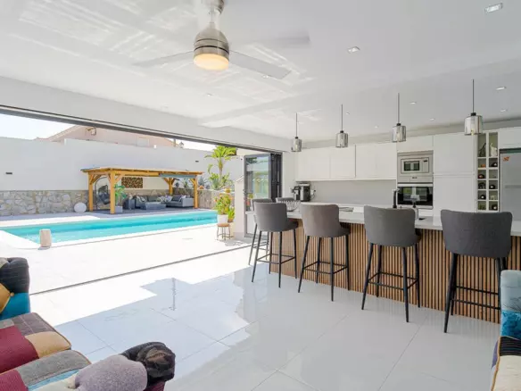 3-bedroom Villa In Orihuela Costa, Spain (211 M²)