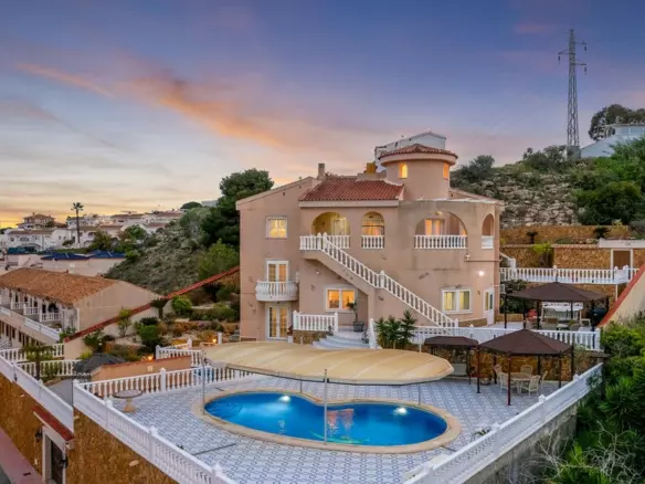 7-bedroom Villa In Rojales, Spain (179 M²)