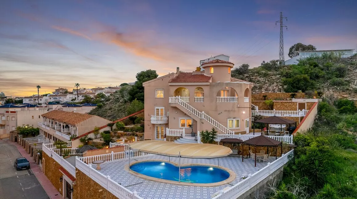 7-bedroom Villa In Rojales, Spain (179 M²)