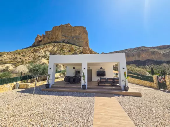 3-bedroom Villa In Crevillent, Spain (140 M²)