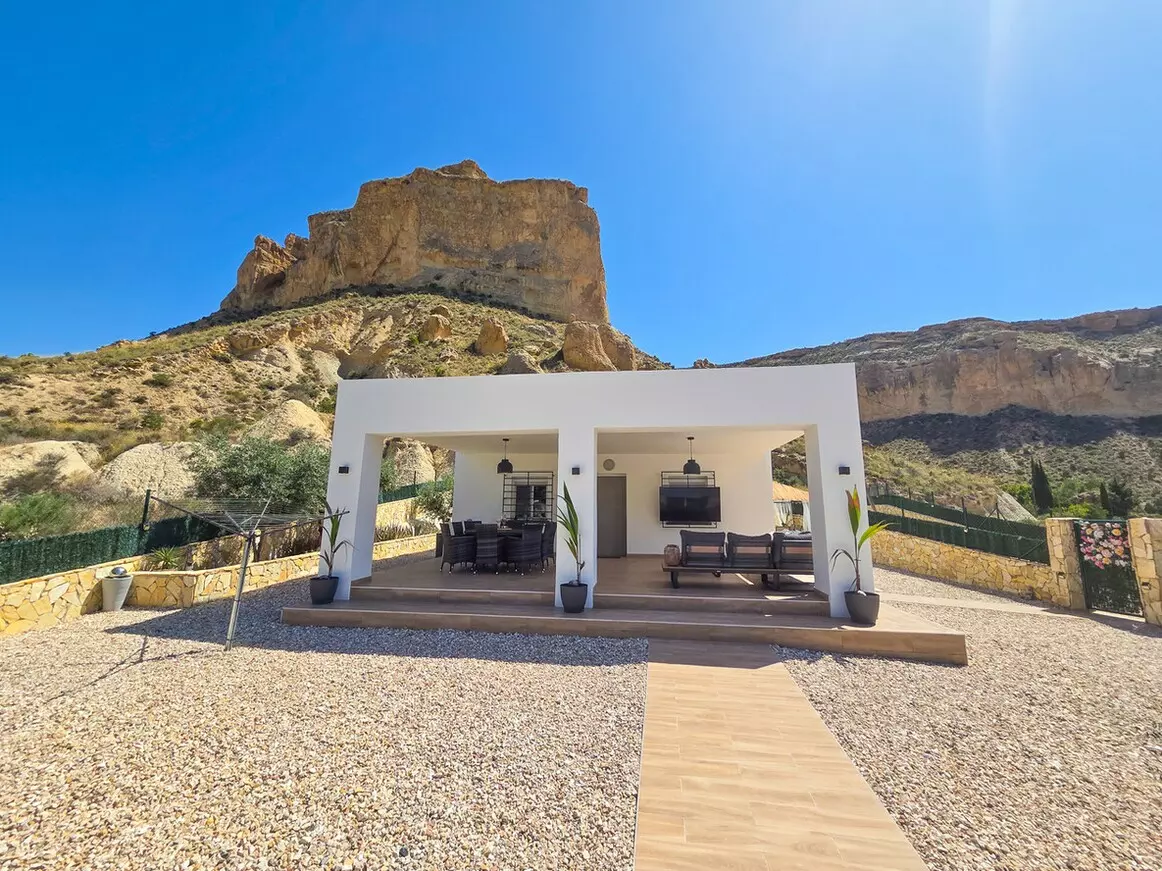 3-bedroom Villa In Crevillent, Spain (140 M²)