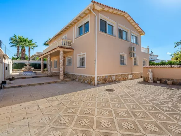 7-bedroom Town House In Rojales, Spain (497 M²)