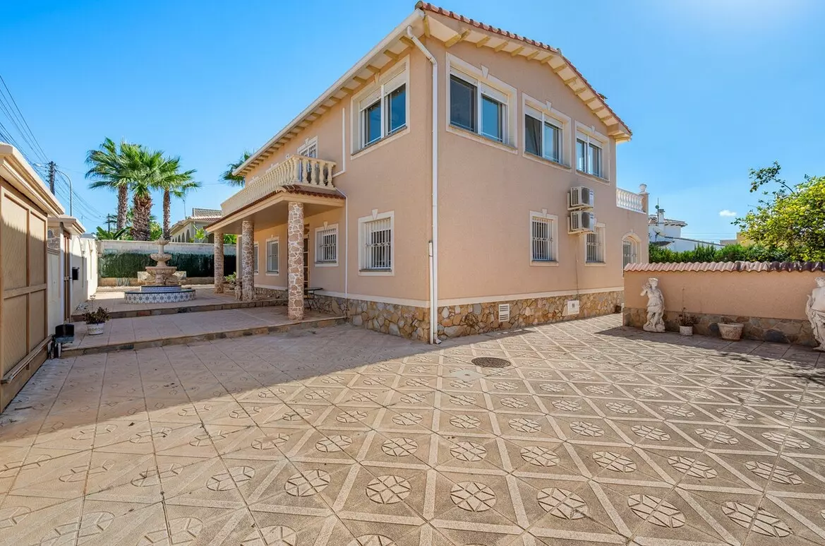 7-bedroom Town House In Rojales, Spain (497 M²)