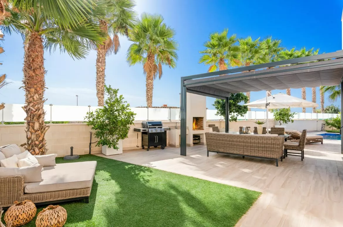 5-bedroom Villa In Orihuela Costa, Spain (180 M²)