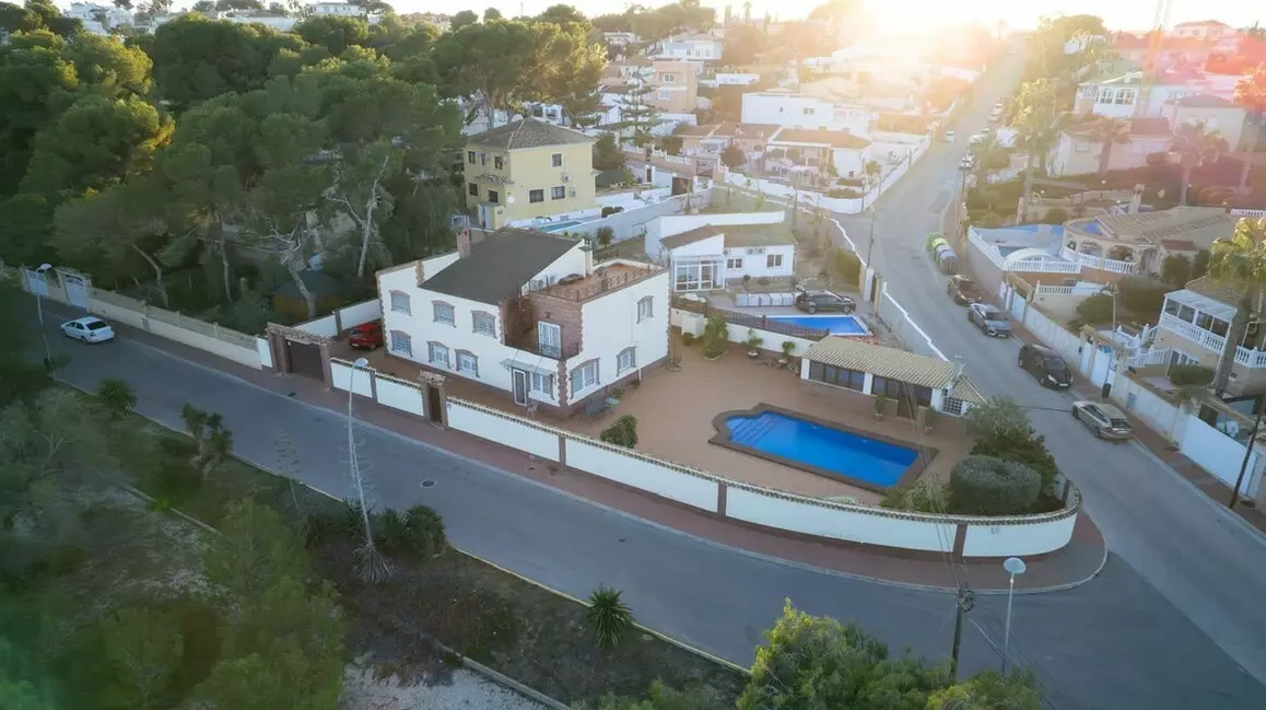 7-bedroom Villa In Orihuela Costa, Spain (284 M²)