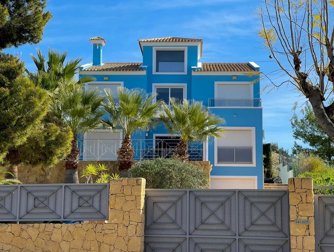 6-bedroom Villa In Monforte Del Cid, Spain (453 M²)