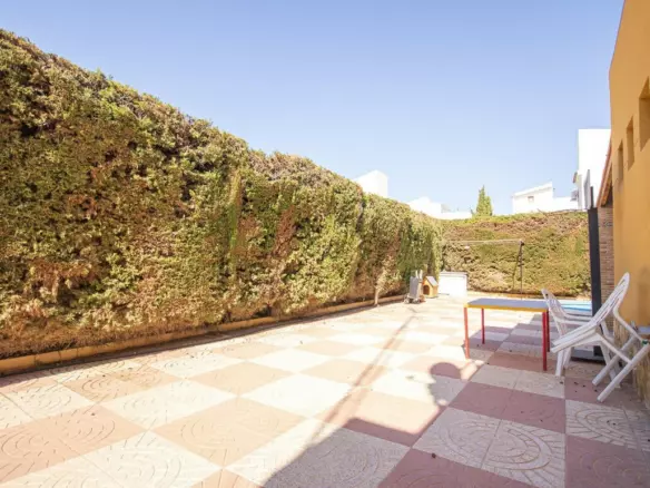 3-bedroom Villa In Torrevieja, Spain (167 M²)