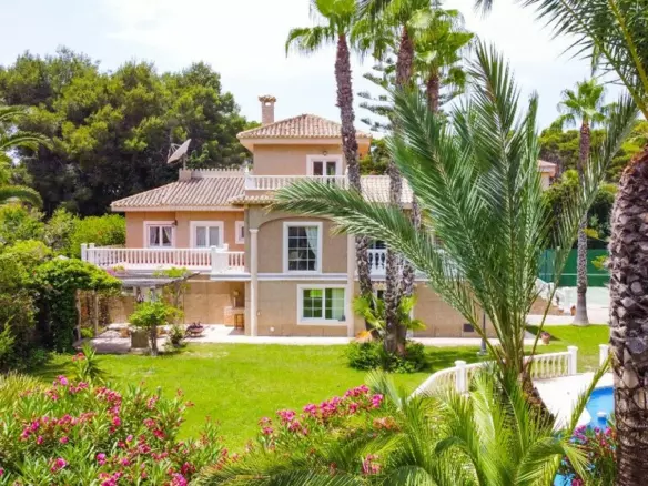 7-bedroom Villa In Orihuela Costa, Spain (430 M²)