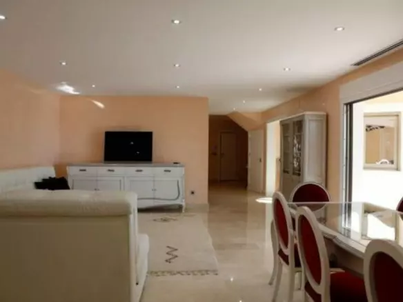 4-bedroom Villa In Alicante, Spain (464 M²)