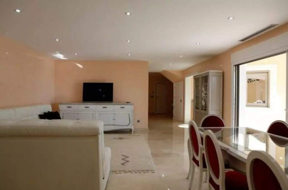 4-bedroom Villa In Alicante, Spain (464 M²)