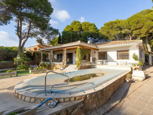 6-bedroom Villa In Orihuela Costa, Spain (204 M²)