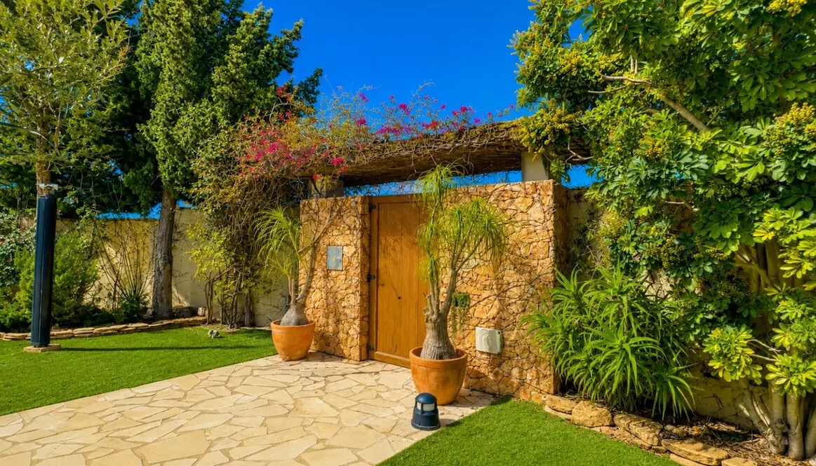 7-bedroom Villa In Orihuela Costa, Spain (450 M²)
