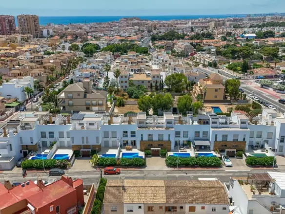 5-bedroom Town House In Torrevieja, Spain (184 M²)