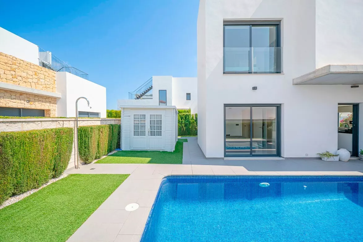 3-bedroom Villa In Rojales, Spain (136 M²)