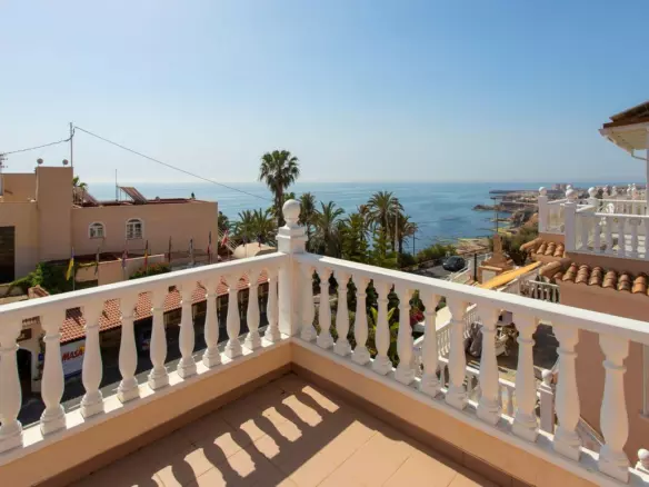 4-bedroom Villa In Torrevieja, Spain (180 M²)