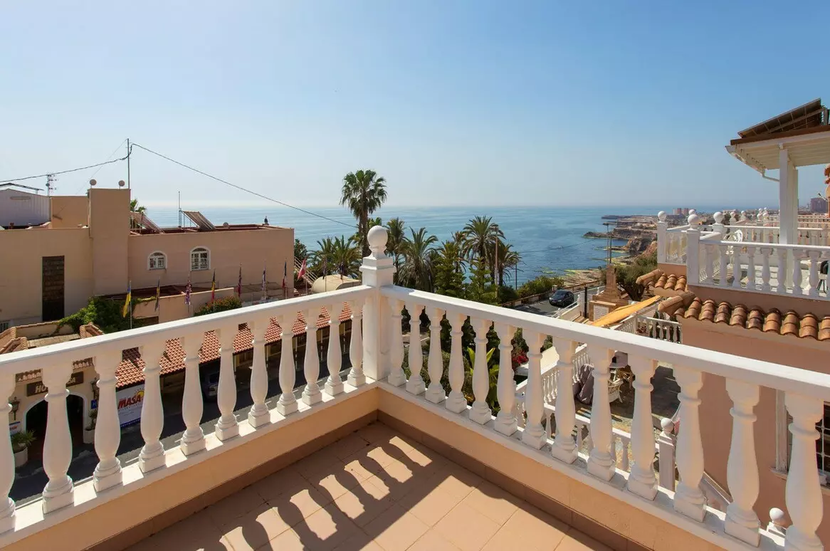 4-bedroom Villa In Torrevieja, Spain (180 M²)