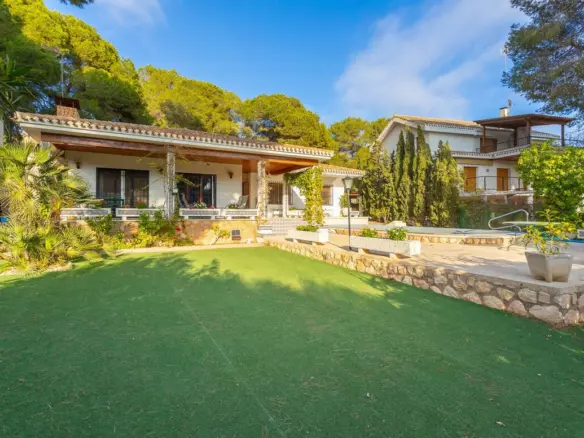 6-bedroom Villa In Orihuela Costa, Spain (204 M²)
