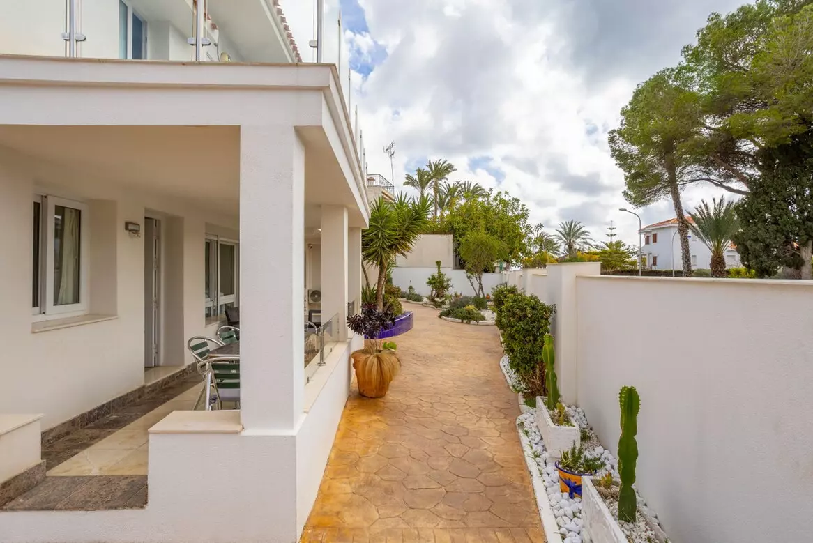 8-bedroom Villa In Orihuela Costa, Spain (446 M²)