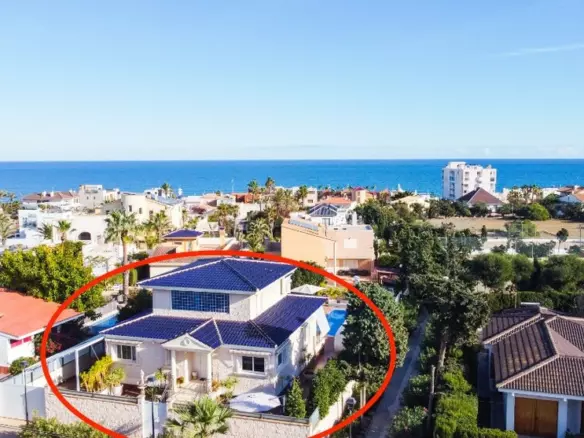 5-bedroom Villa In Torrevieja, Spain (380 M²)