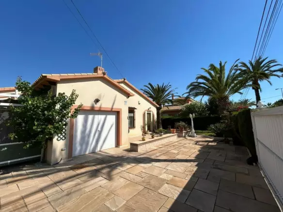 3-bedroom Villa In Cabo Roig, Spain (179 M²)