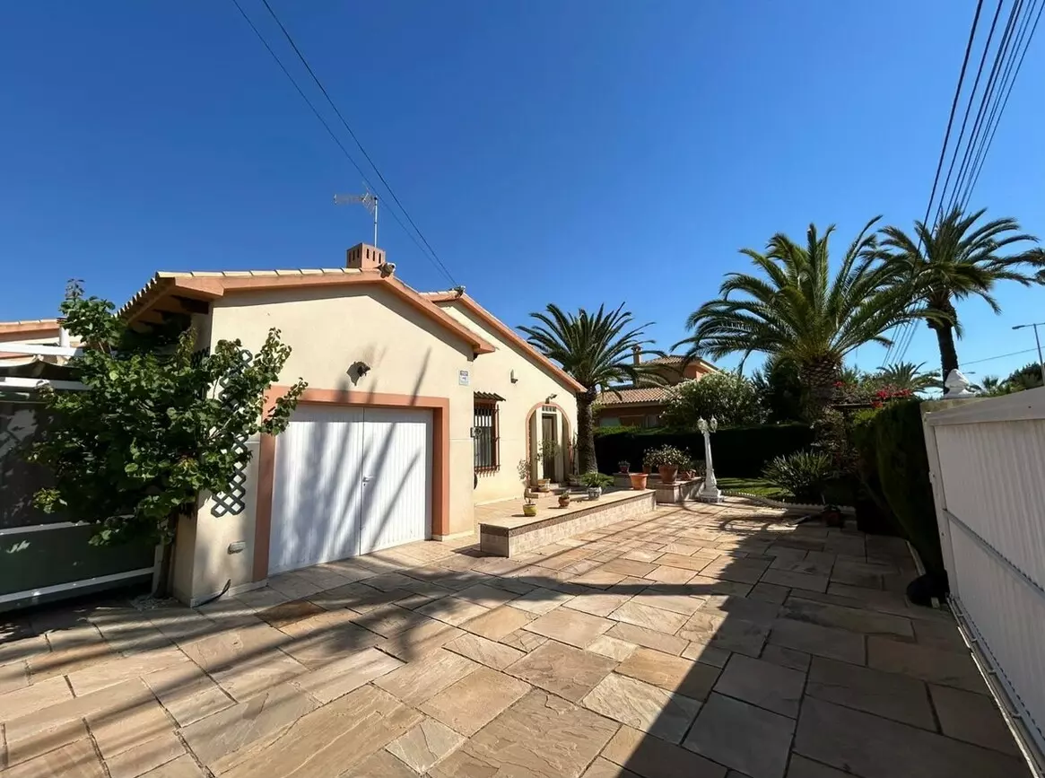 3-bedroom Villa In Cabo Roig, Spain (179 M²)