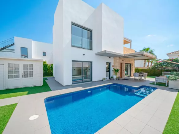 3-bedroom Villa In Rojales, Spain (136 M²)