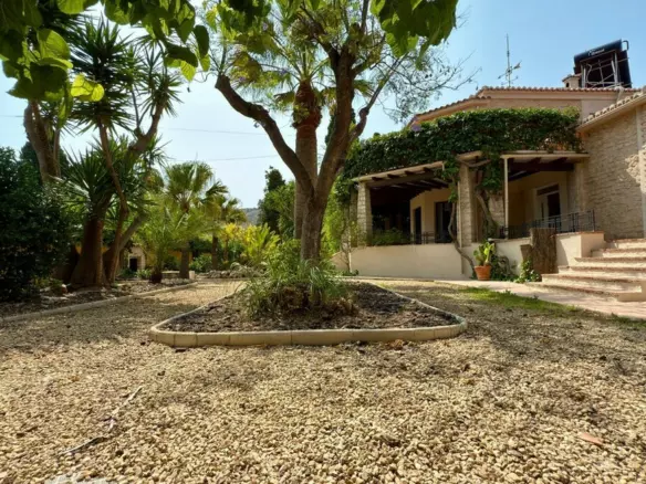 6-bedroom Villa In Alicante, Spain (500 M²)