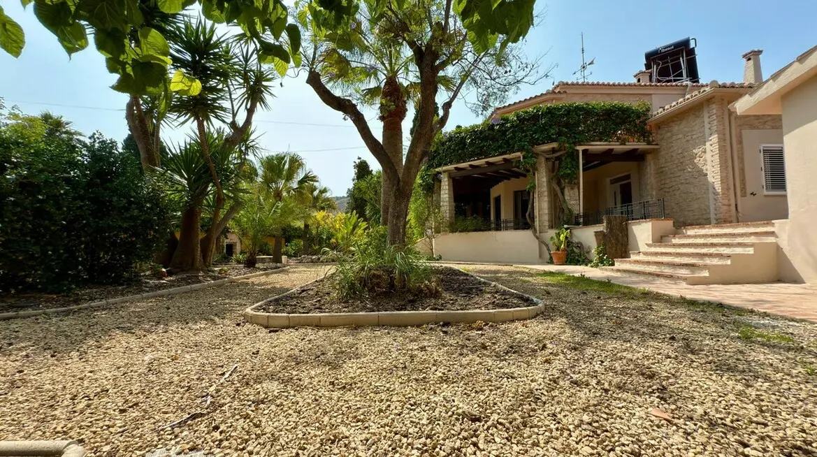 6-bedroom Villa In Alicante, Spain (500 M²)