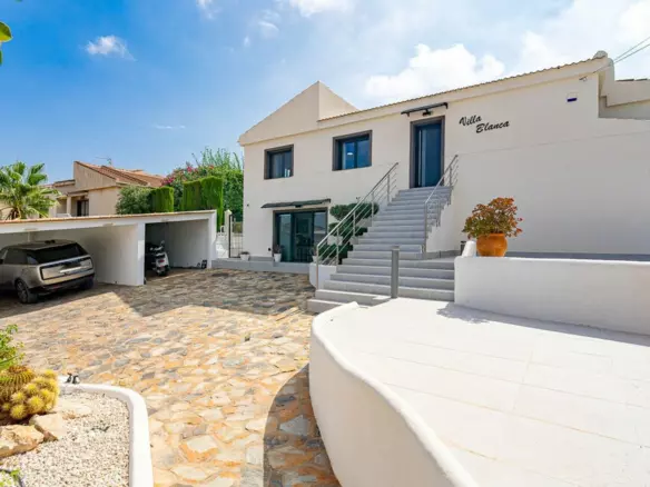 3-bedroom Villa In Orihuela Costa, Spain (211 M²)