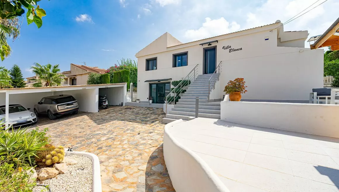 3-bedroom Villa In Orihuela Costa, Spain (211 M²)