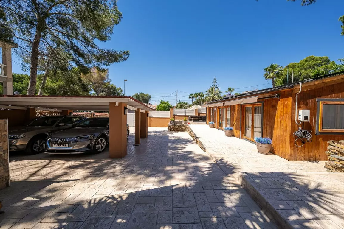 4-bedroom Villa In Pilar De La Horadada, Spain (168 M²)