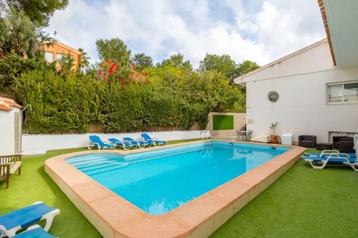 8-bedroom Villa In Orihuela Costa, Spain (446 M²)