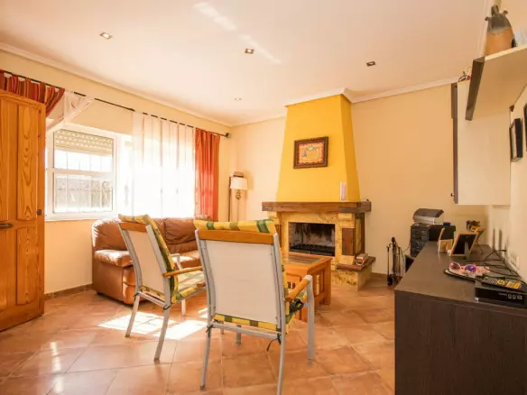 3-bedroom Villa In Torrevieja, Spain (167 M²)