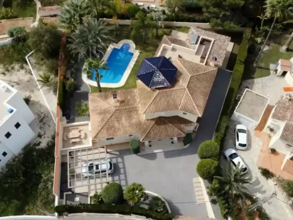 4-bedroom Villa In Alicante, Spain (464 M²)