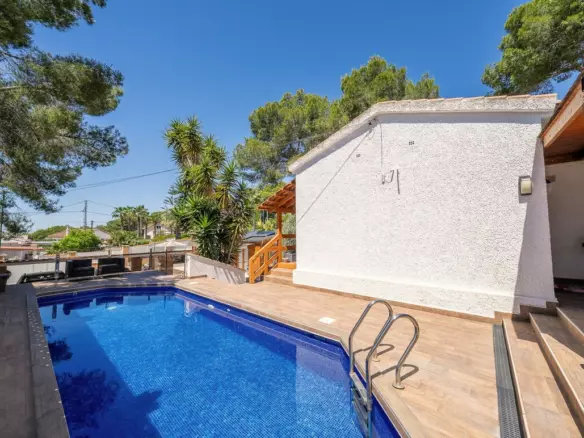 4-bedroom Villa In Pilar De La Horadada, Spain (168 M²)