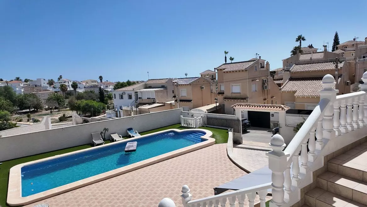 5-bedroom Villa In San Miguel De Salinas, Spain (557 M²)