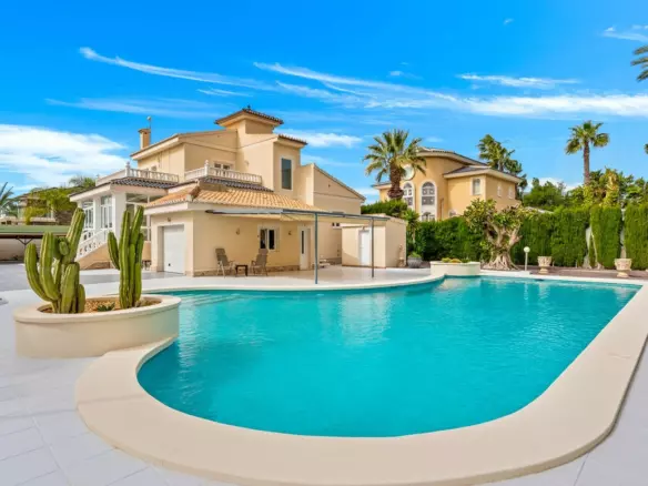 4-bedroom Villa In Rojales, Spain (292 M²)