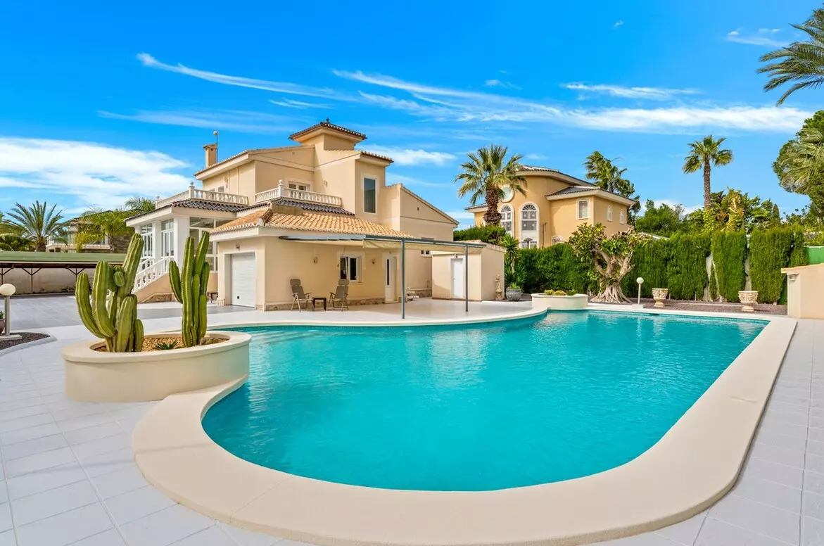 4-bedroom Villa In Rojales, Spain (292 M²)